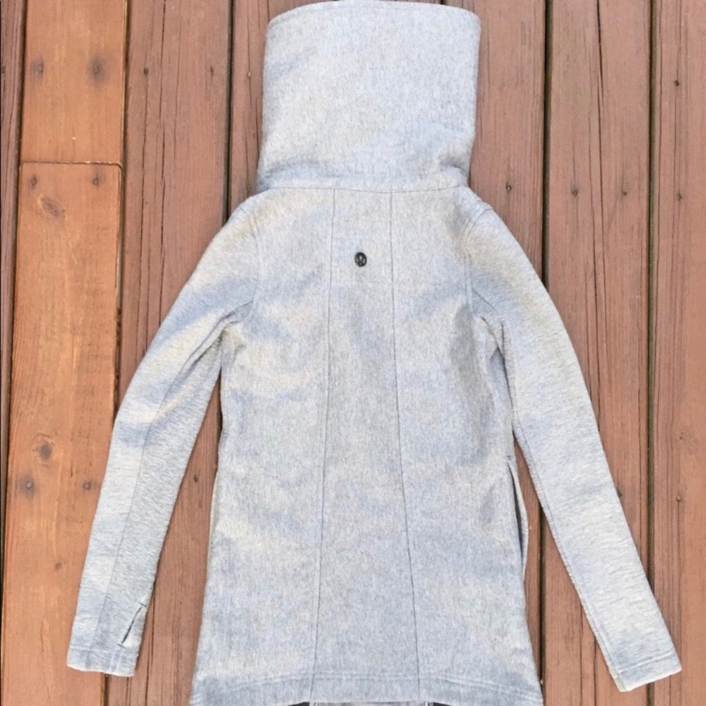 Lululemon SE extreme collared jacket size 2 - Picture 4 of 4